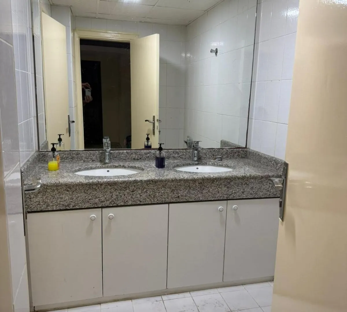 Executive Female Sharing Bed Space Near Bus Stop & Corniche Szardża